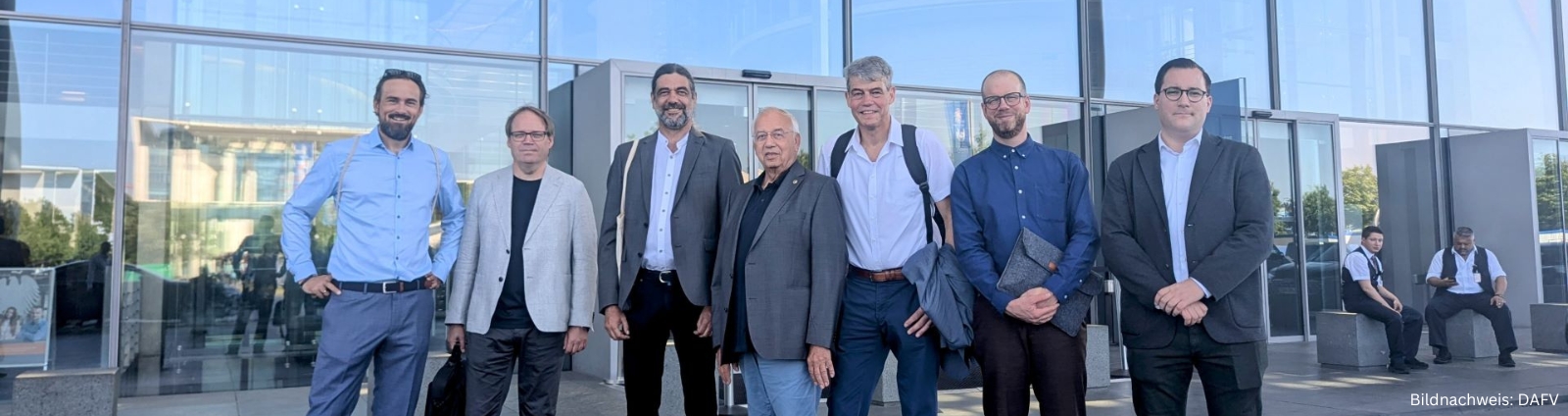 Die Sachverständigen mit den Vertretern des DAFV vor dem Sitzungssaal am Bundestag. (v.l.n.r. Alexander Seggelke, Dr. Alexander Brinker, Reinhardt Sosat, Klaus-Dieter Mau, Stefan Jäger, Florian Stein, Mark Glynn)